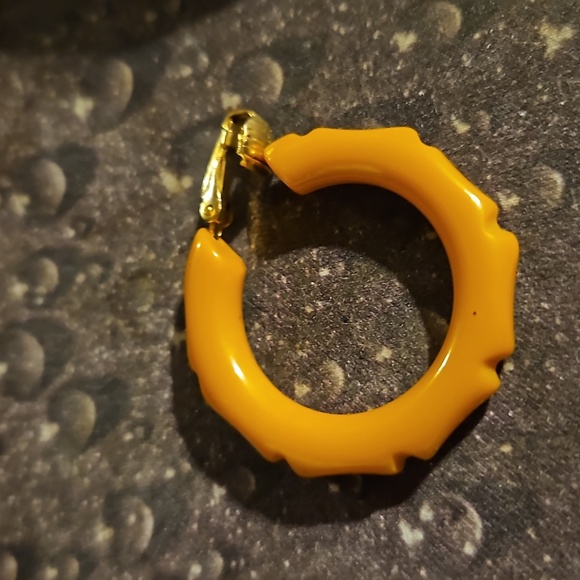 Single Bakelite Carved Clip Earring - Picture 2 of 2